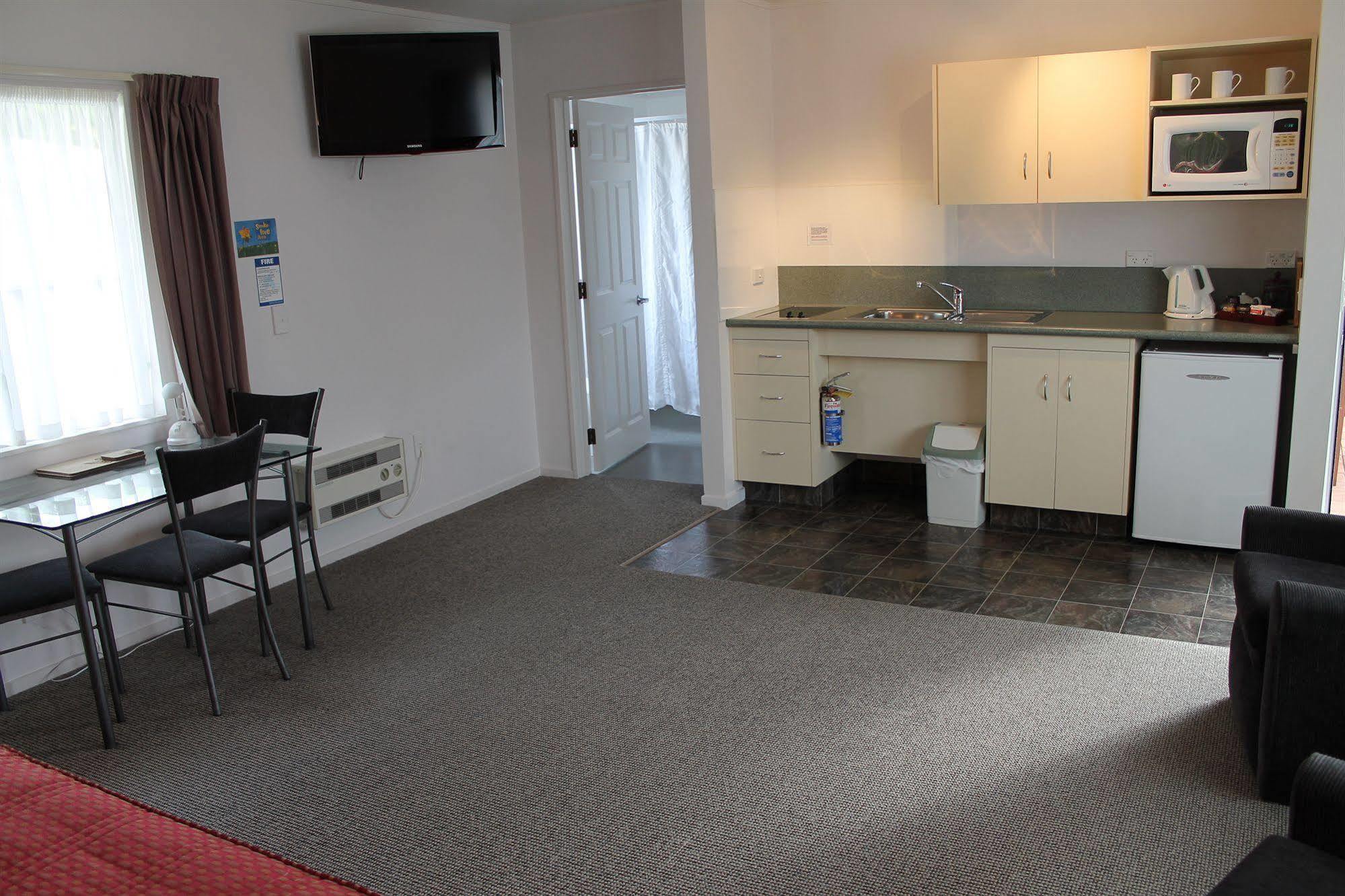 Riverview Motel Whanganui Buitenkant foto